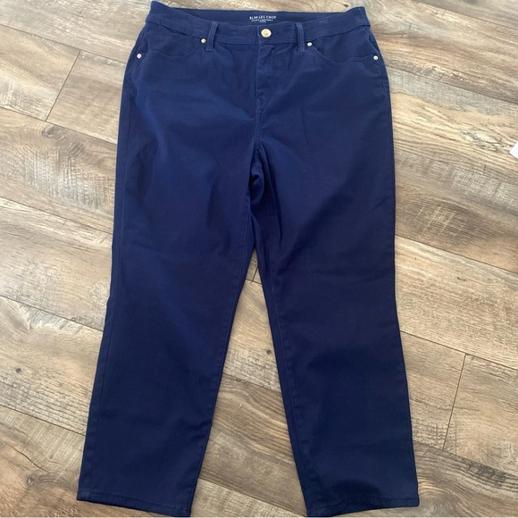 Chicos Slim Leg Crop - Picture 1 of 10